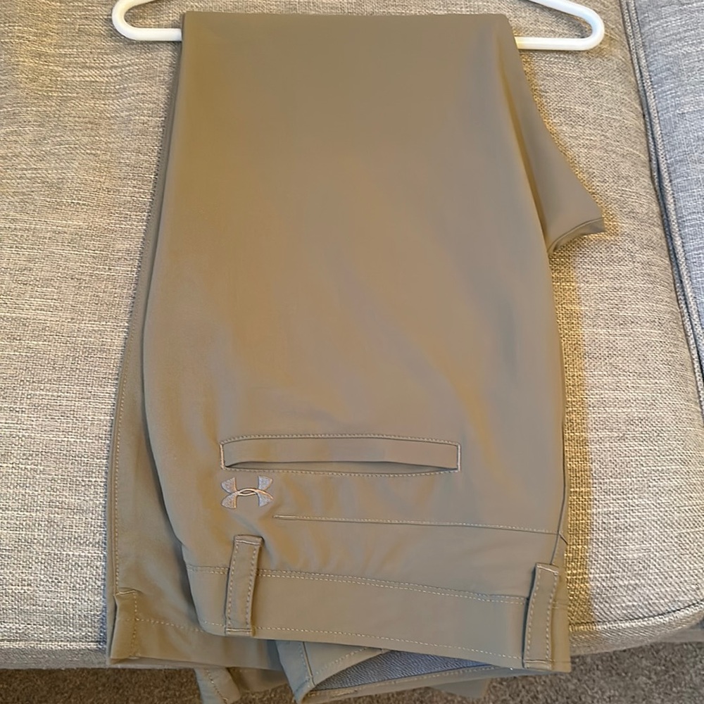 Like New Under Armour 36 X 32 Tan Golf/Work pants.